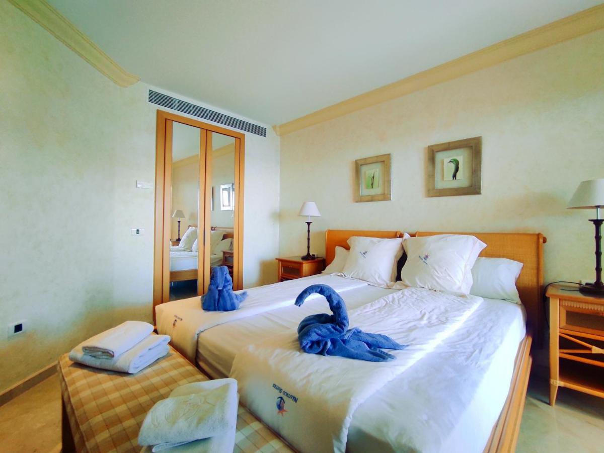 El Nautico Suites, The Beachfront Paradise 圣米格尔德阿沃纳 外观 照片