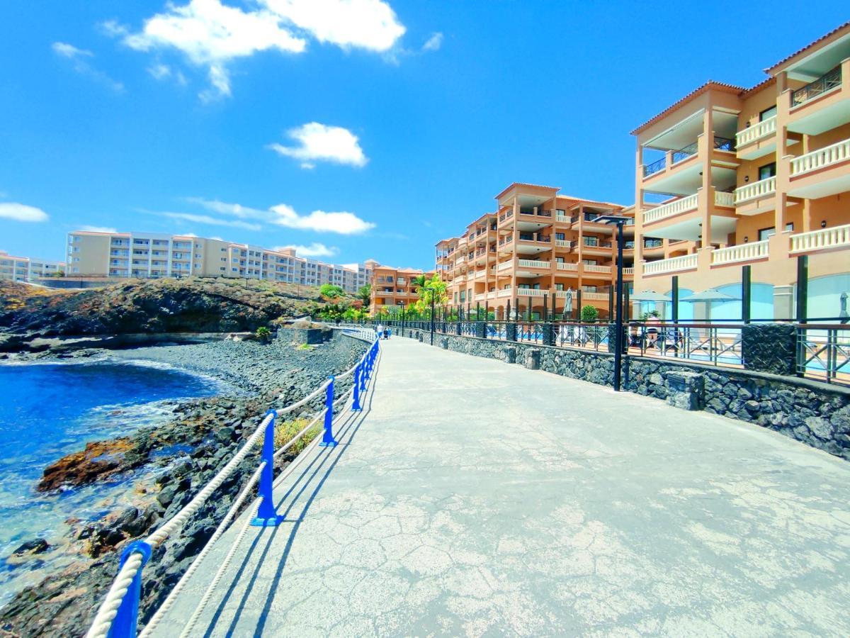 El Nautico Suites, The Beachfront Paradise 圣米格尔德阿沃纳 外观 照片