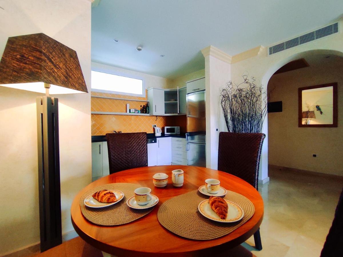 El Nautico Suites, The Beachfront Paradise 圣米格尔德阿沃纳 外观 照片