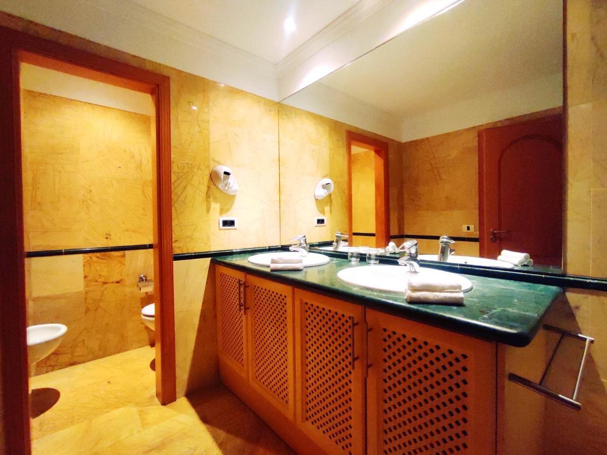 El Nautico Suites, The Beachfront Paradise 圣米格尔德阿沃纳 外观 照片