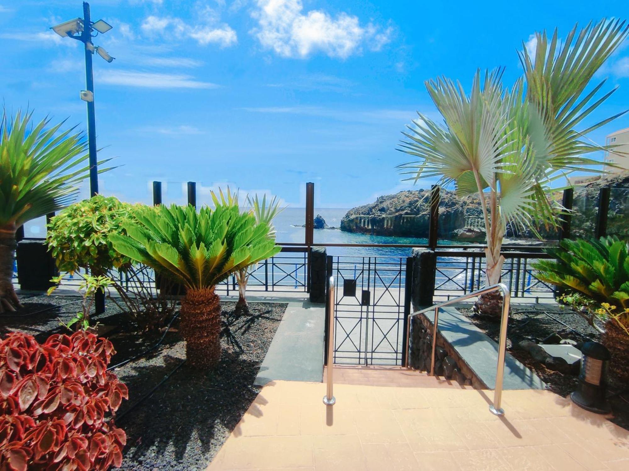 El Nautico Suites, The Beachfront Paradise 圣米格尔德阿沃纳 外观 照片